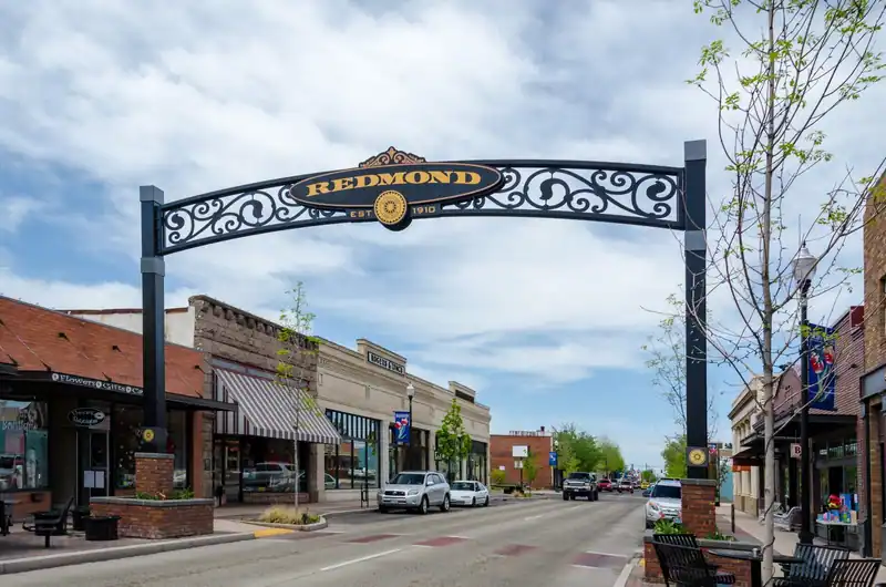 The Redmond arch over downtown Redmond, Oregon